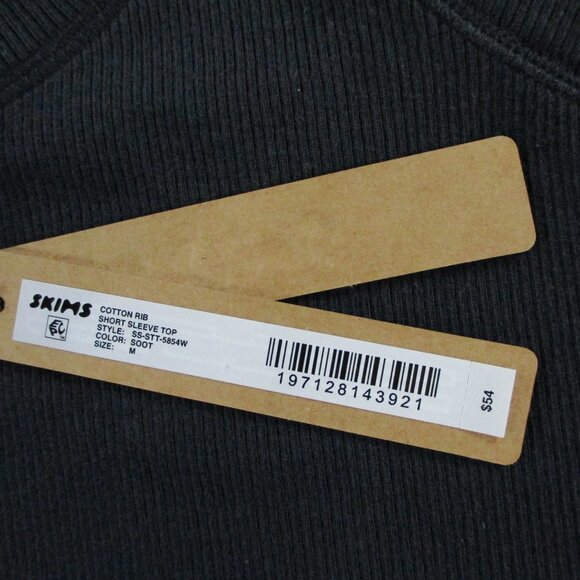 SKIMS Cotton Rib Short Sleeve Top Womens Medium Soot Black Padded Shoulder NWT - Picture 4 of 9